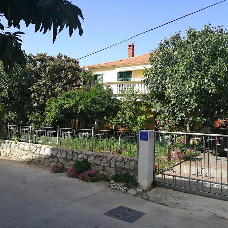 Apartmani Milka Pakostane Exterior photo